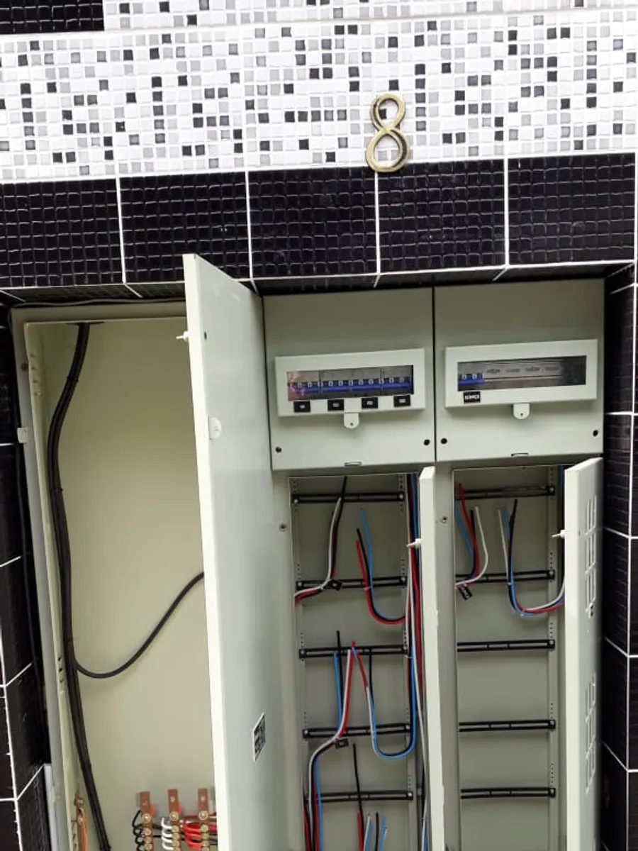 Quadro de medição e entrada coletiva em condomínio executado pela MCD Soluções Elétricas no RJ